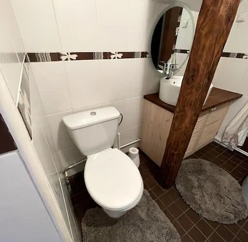 Small & Cozy - Wifi & Free Parking Appartement